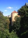 Praha - Pražský hrad, Prašná věž Mihulka, pohled přes Jelení příkop
