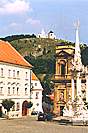 Mikulov, pohled z náměstí na Svatý kopeček